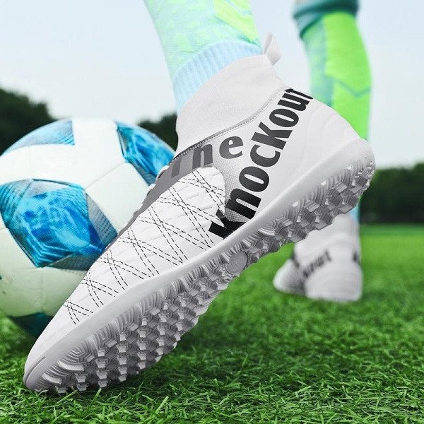 Đặc điểm giày đinh TF