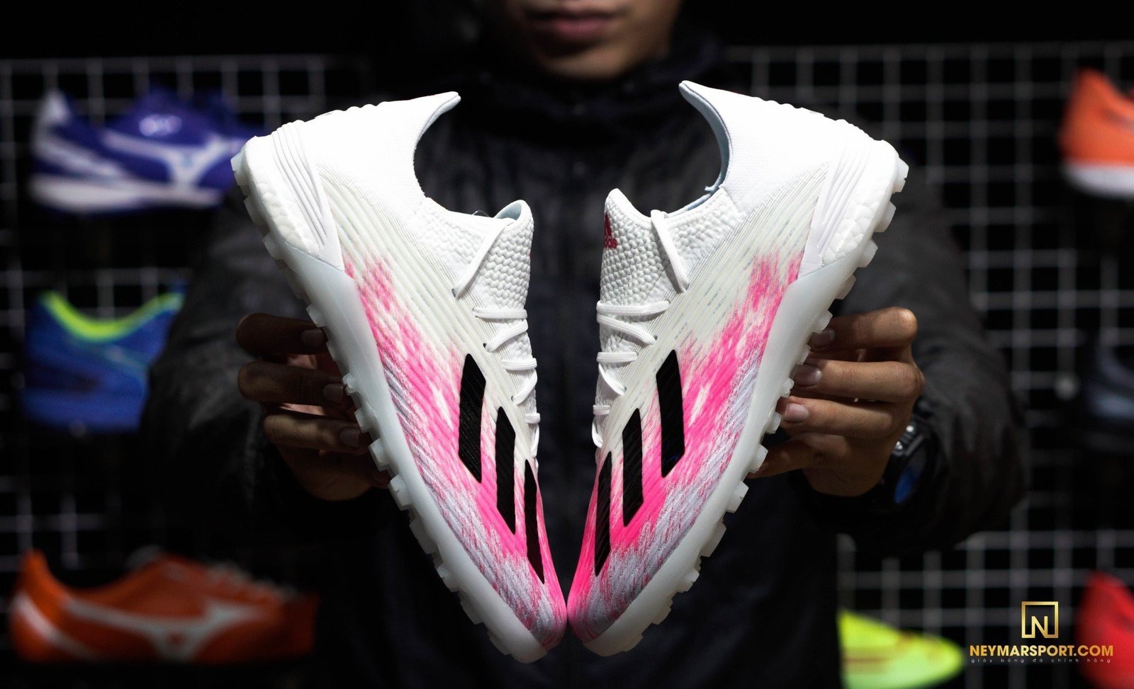 Đế boost và đinh TF của giày đá bóng Adidas X 19.1 TF