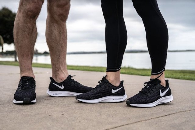 Đế giày Air Max với túi khí lớn, đại diện cho giày thể thao công nghệ thời trang