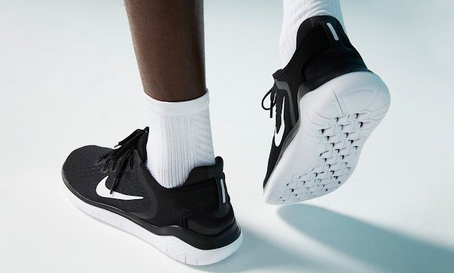 Đế giày Nike Free với thiết kế rãnh cắt độc đáo, tăng cường sự linh hoạt cho giày thể thao công nghệ