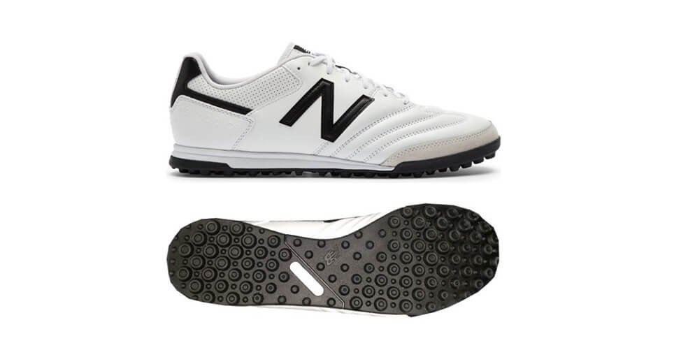 Đế giày TF phù hợp với sân cỏ nhân tạo tại TP.HCM