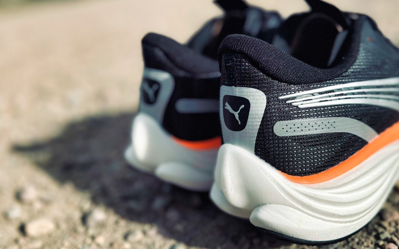 Đế giữa kép với công nghệ Nitro Foam của giày Puma Velocity Nitro 3 mang lại sự êm ái và phản hồi năng lượng.