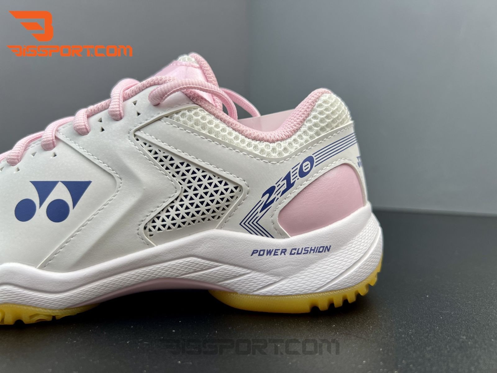 Đế ngoài giày Yonex Power Cushion 210 chống trơn trượt hiệu quả khi di chuyển