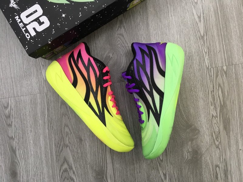 đế ngoài với vân đa hướng của giày bóng rổ Puma Rick and Morty cho độ bám vượt trội