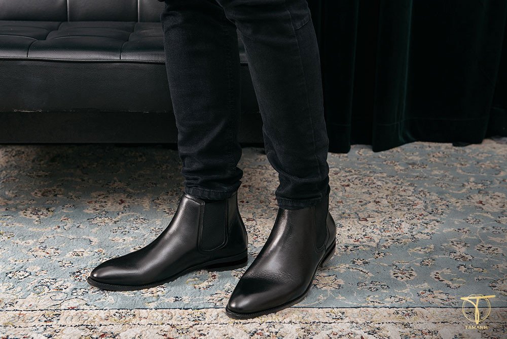 Đi chụp kỷ yếu với Giày da nam Chelsea Boot màu đen thanh lịch
