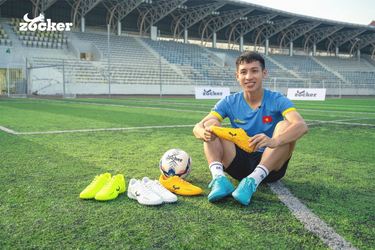 Đỗ Hùng Dũng với giày Zocker đá bóng Inspire