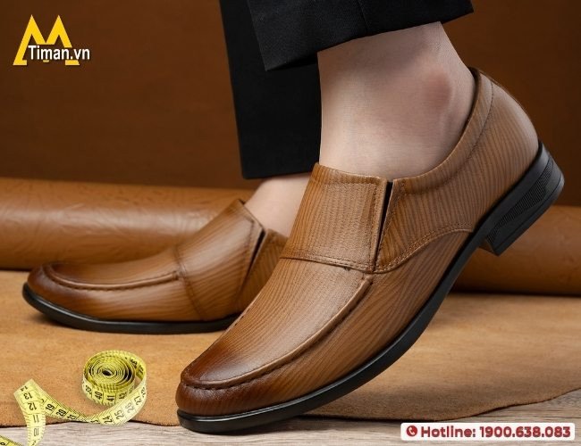 Đo size chân để chọn giày lười da bò nam TPHCM vừa vặn