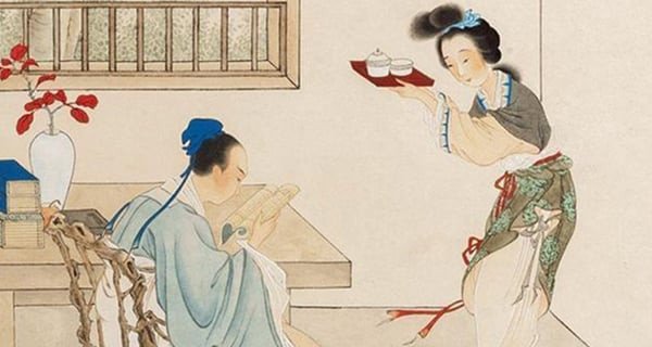 Đôi chân thon gọn của phụ nữ đi giày size 38, tượng trưng cho vẻ đẹp cân đối và phong cách thanh lịch