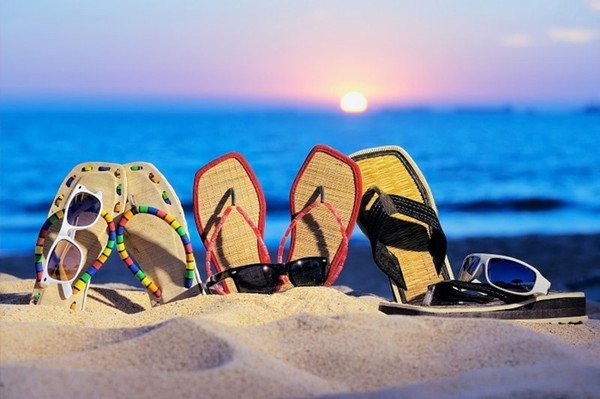 Đôi dép cói nữ quai ngang với họa tiết hoa lá nhiệt đới