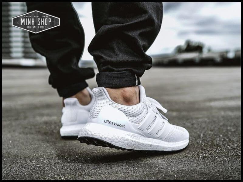 Đôi giày Adidas Ultra Boost thế hệ mới với thiết kế hiện đại, công nghệ tiên tiến