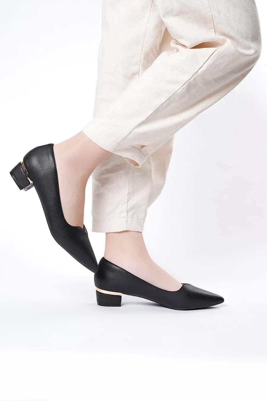 Đôi giày bít da PU màu nâu gót vuông 5cm êm ái cho quý cô trung niên