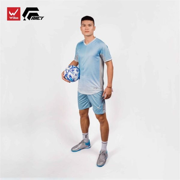 Đôi giày bóng đá Wika Fancy màu bạc cho hiệu suất tối ưu