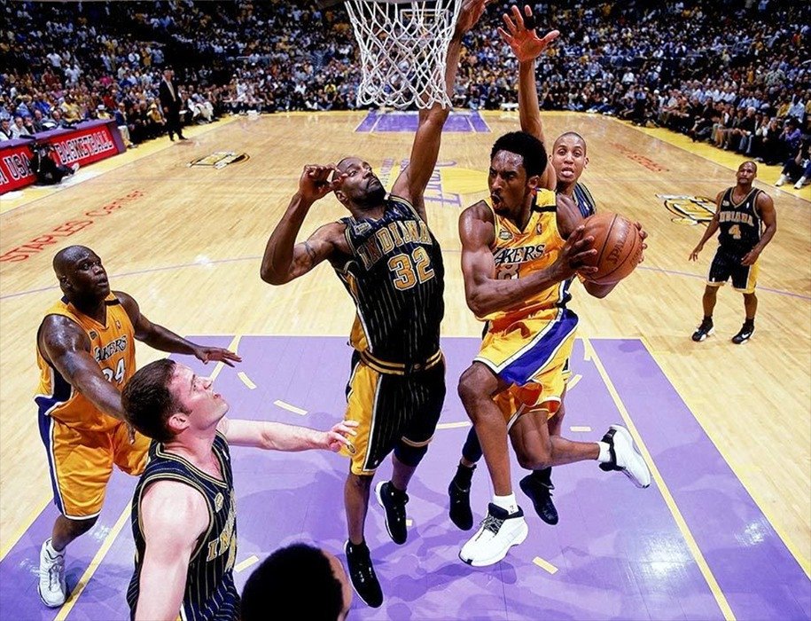 Đôi giày bóng rổ giúp cầu thủ đạt hiệu suất tốt nhất trên sân đấu