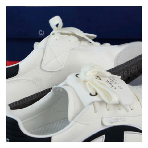 Đôi giày Champion Essentials Champ T-Trainer màu kem đen cho nữ