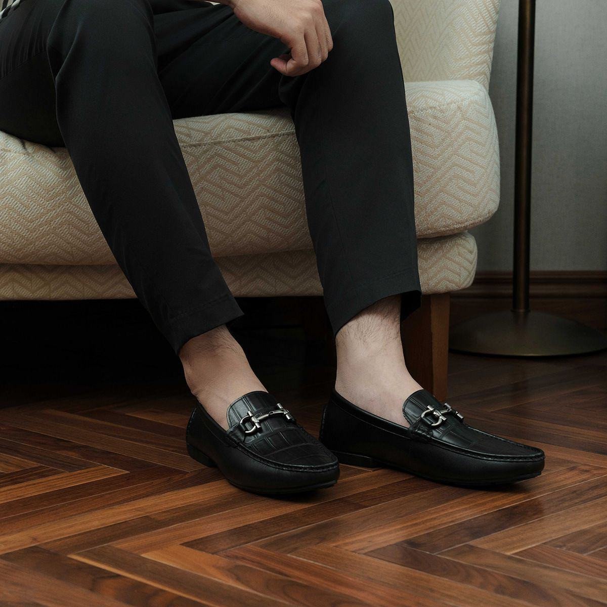 Đôi giày lười nam đế bằng da thật màu nâu tối giản và thanh lịch