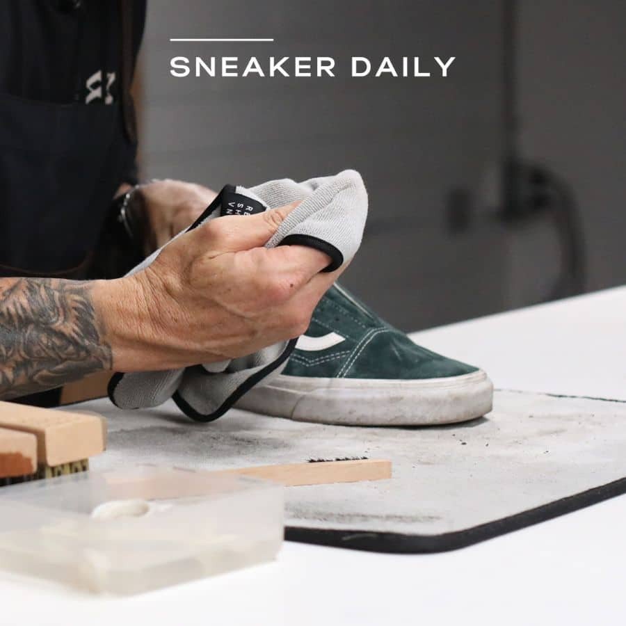 Đôi giày sneaker đã được giặt sạch sẽ tại các địa điểm giặt giày Hà Nội