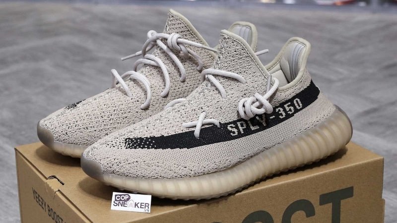Đôi giày sneaker nữ Adidas Yeezy 350 màu xám be với thiết kế độc đáo