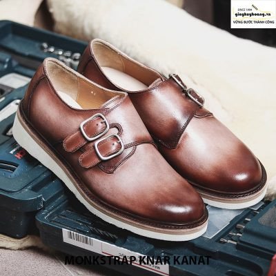 Đôi giày tây nam da bò cao cấp, thể hiện phong cách lịch lãm cho chú rể