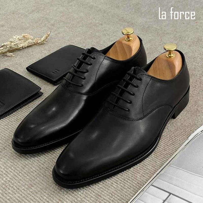 đôi giày tây Oxford 4 lỗ đen lịch lãm với kiểu buộc Straight Bar