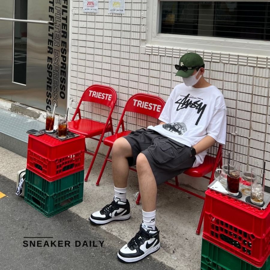 Đôi giày thể thao cổ lửng màu trắng đen cá tính, trẻ trung