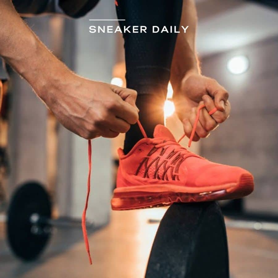 Đôi giày thể thao tập luyện đa năng màu xám, thiết kế hỗ trợ nhiều hoạt động