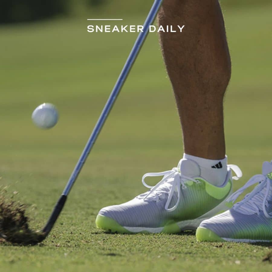 Đôi giày thể thao Tennis màu trắng, đế bền bỉ và linh hoạt