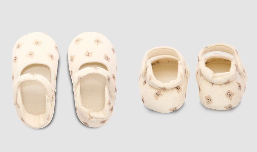 Đôi giày trẻ em màu xám kiểu dáng bít mũi, tượng trưng cho lựa chọn giày size 34 phù hợp cho bé, đảm bảo sự thoải mái và an toàn.