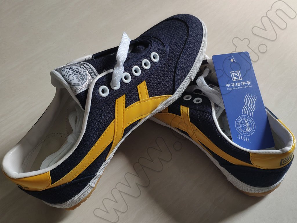 Đôi giày Warrior đá bóng xanh phối vàng trẻ trung