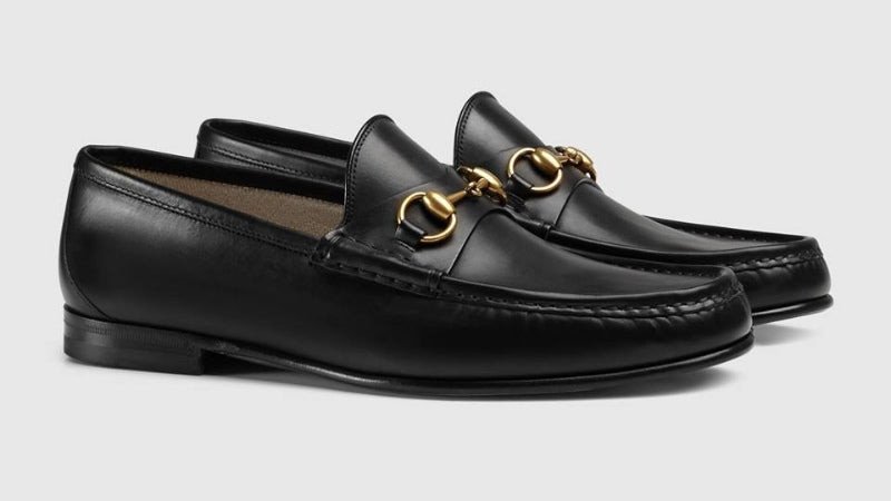 Đôi Gucci Horsebit Loafer màu đen, một thiết kế biểu tượng của thương hiệu giày cao cấp Gucci