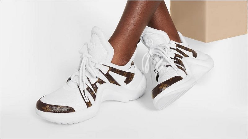 Đôi Louis Vuitton Archlight Sneaker màu trắng và hồng, một thiết kế hiện đại từ thương hiệu giày cao cấp Louis Vuitton