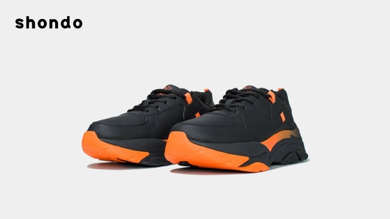 Đôi sneaker Shondo Chunky S1 đen với đế ombre đen cam, một mẫu giày thể thao năng động từ thương hiệu Việt