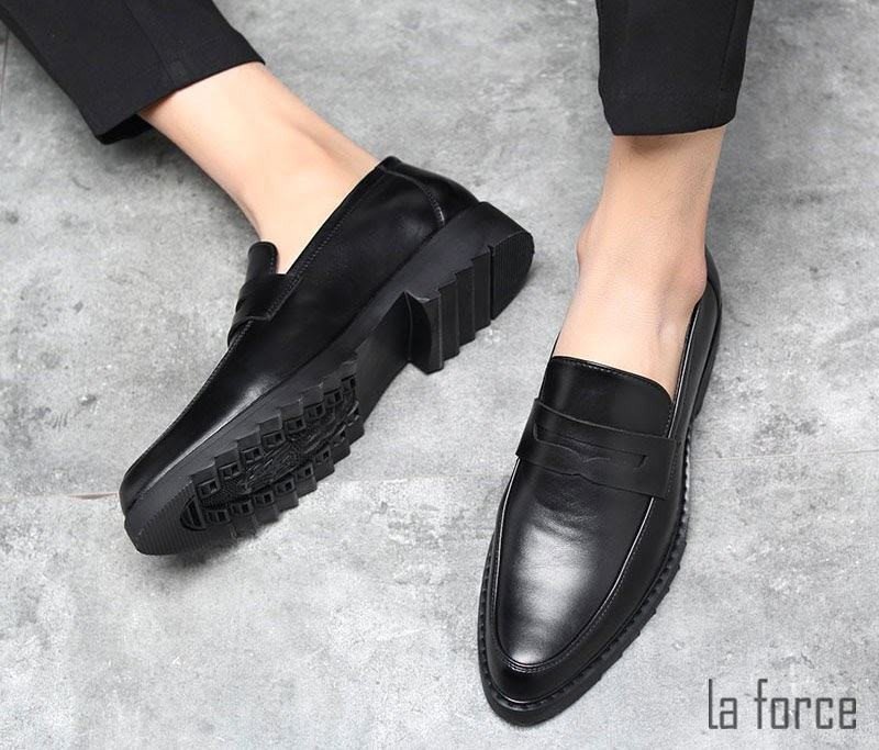 Độn mũi giày hoặc đi tất dày để khắc phục giày lười bị rộng 2 size