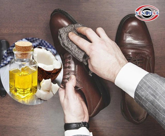 Dùng tinh dầu dừa làm bóng giày da tại nhà