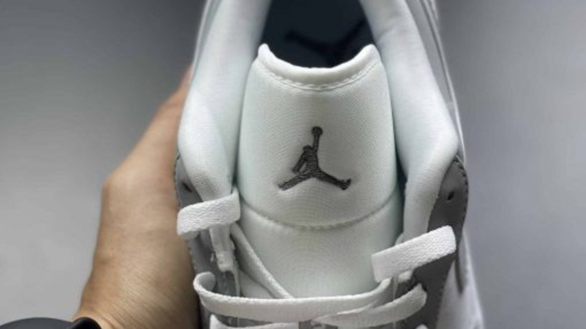 Đường khâu Jumpman trên Jordan 1 Low thật