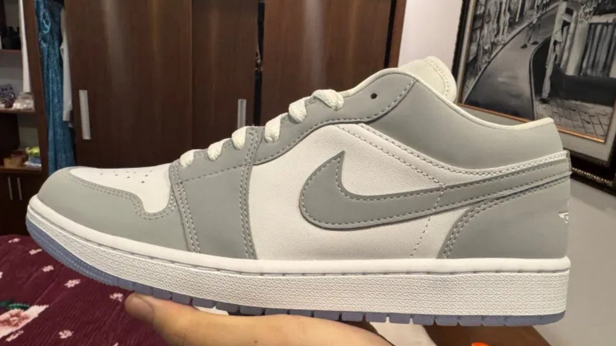 Đường khâu Nike Swoosh trên giày Jordan 1 Low thật