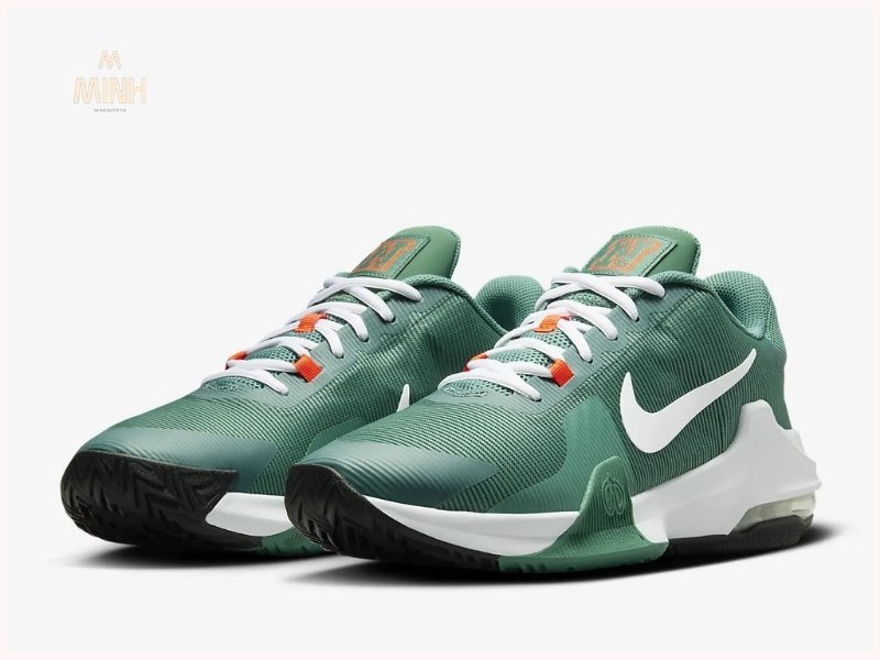 Đường may tỉ mỉ trên giày chính hãng