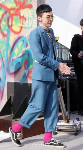 G-Dragon khởi xướng trào lưu mang giày Vans đạp gót