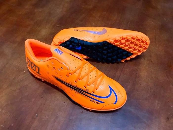 Gian hàng Toan Sport chuyên giày bóng đá authentic với đa dạng mẫu mã và kích cỡ