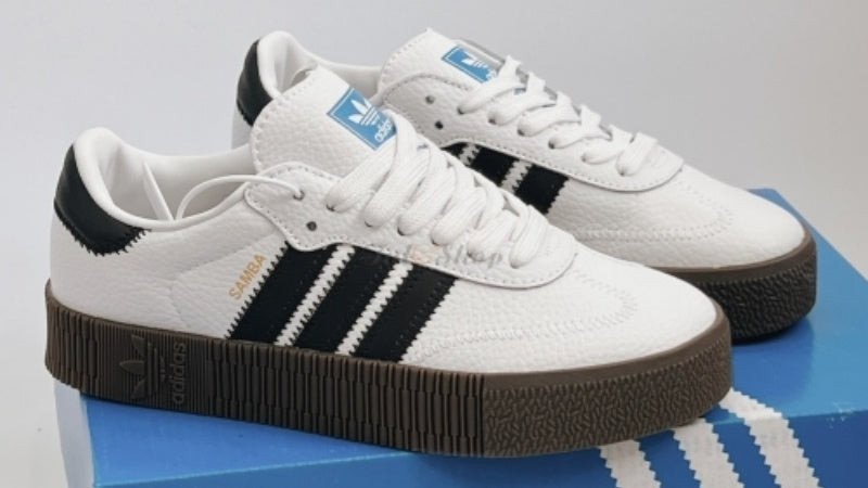 Giày Adidas Samba màu trắng sọc đen cổ điển dành cho nam giới