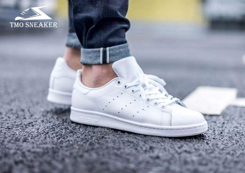 Giày Adidas Stan Smith Triple White, thiết kế kinh điển dễ phối đồ, là một giày sneaker hot 2025 đáng sở hữu.