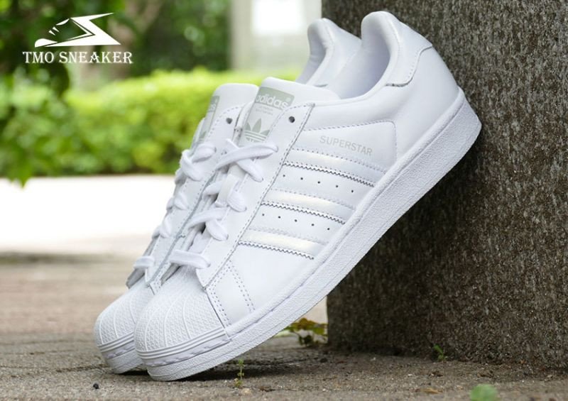 Giày Adidas Wmns Superstar cổ điển với 3 sọc đặc trưng, một đôi giày thể thao hot 2025 không lỗi mốt