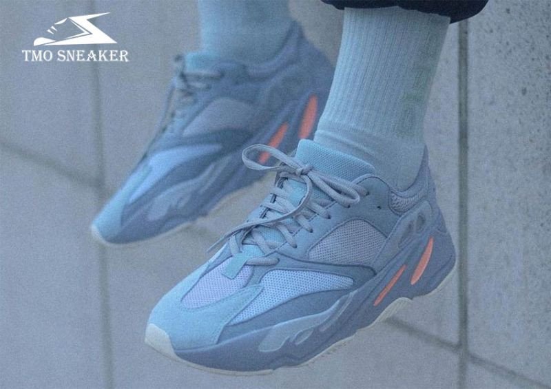 Giày Adidas Yeezy 700 với thiết kế đế dày, một đôi giày thể thao hot 2025 giúp tôn dáng