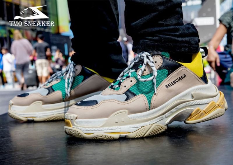 Giày Balenciaga Triple S hầm hố, một trong những giày thể thao hot 2025 mang phong cách độc đáo