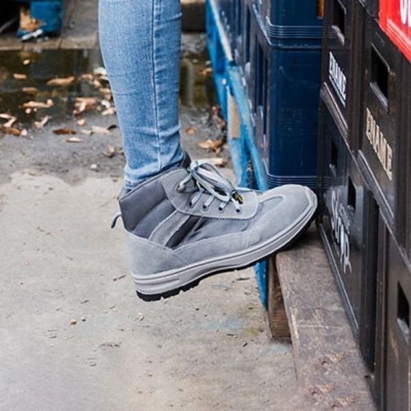 Giày bảo hộ cao cổ Safety Jogger Botanic S1P