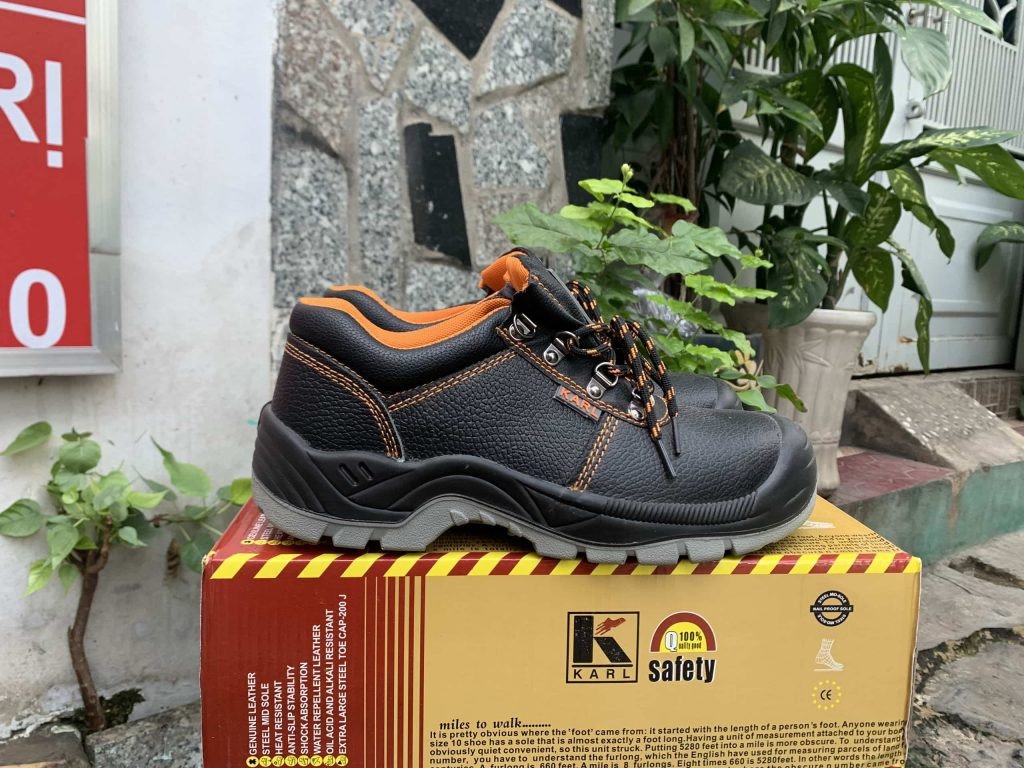 Giày bảo hộ Karl Classic thấp cổ thể thao, với đế cao su 2 lớp tăng cường khả năng chống trượt
