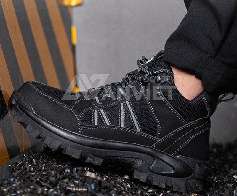 Giày bảo hộ lao động Hammer có kiểu dáng thiết kế vừa vặn với đôi chân.