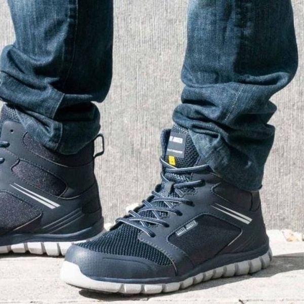 Giày bảo hộ Safety Jogger Ligero S1P Mid mang lại cảm giác an toàn khi sử dụng