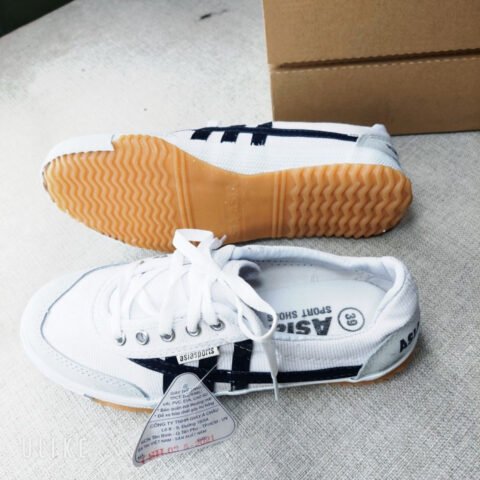 Giày bata là gì, hình ảnh giày vải đế bằng phổ biến tại Việt Nam