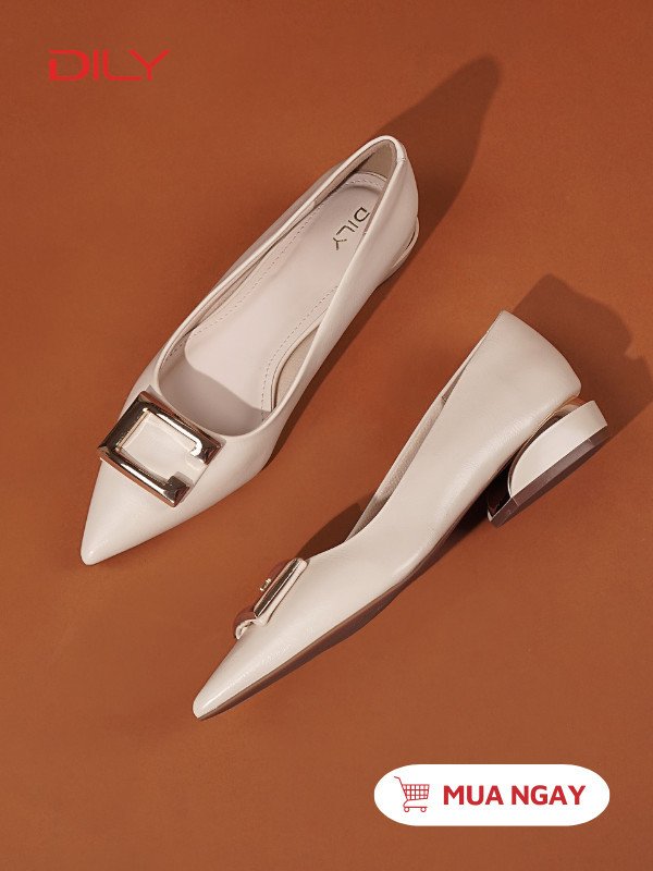 Giày bít mũi nhọn phối khóa C nổi bật màu đen sang trọng