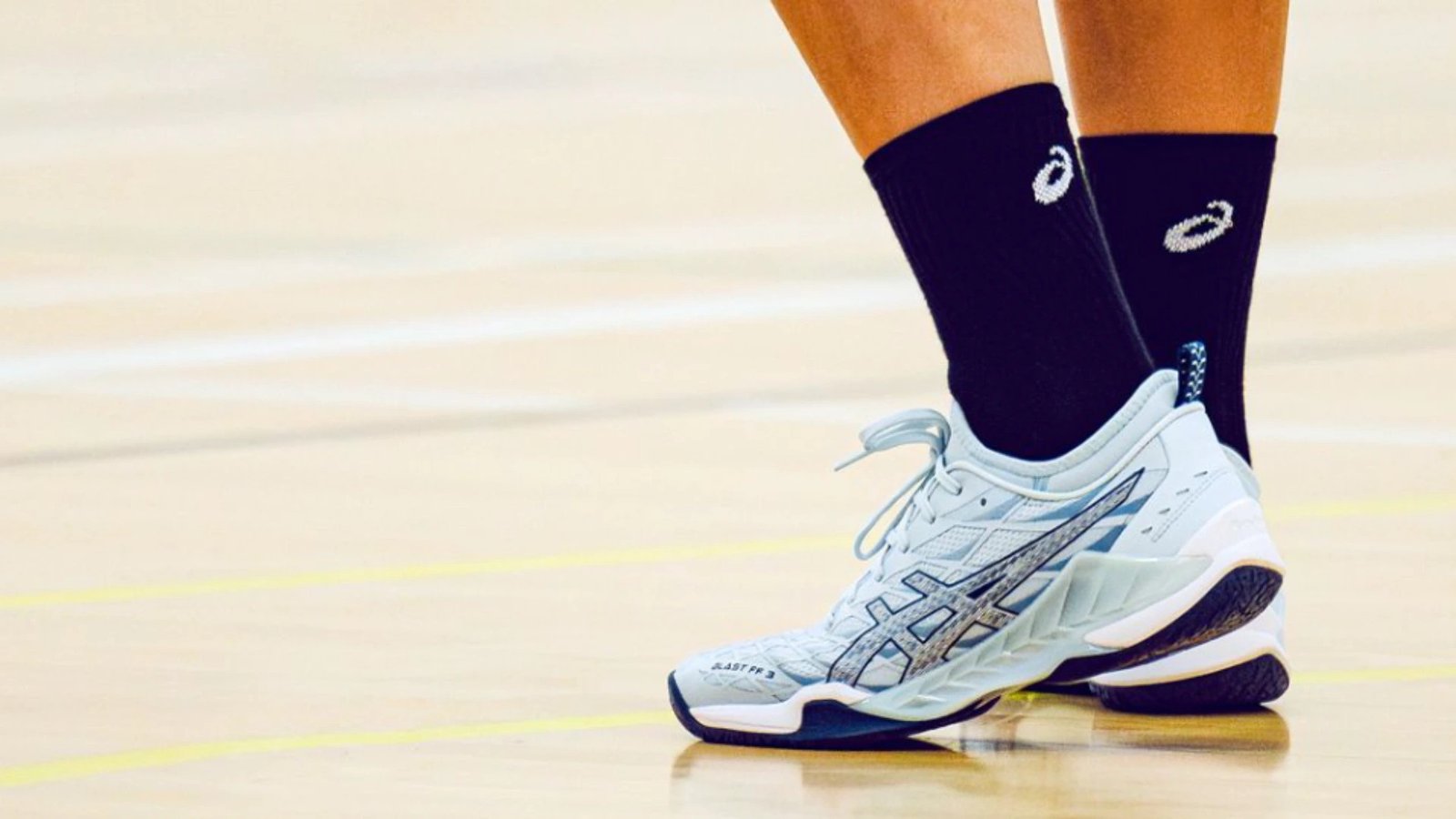 Giày bóng chuyền nữ chính hãng Asics nhẹ nhàng, êm ái